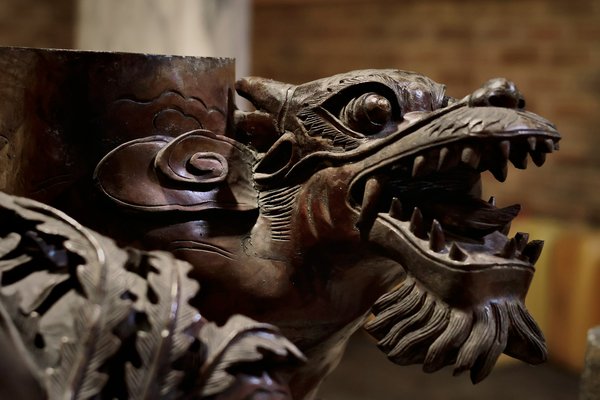 Comment découvrir les traditions de la sculpture sur bois à Bali, Indonésie?