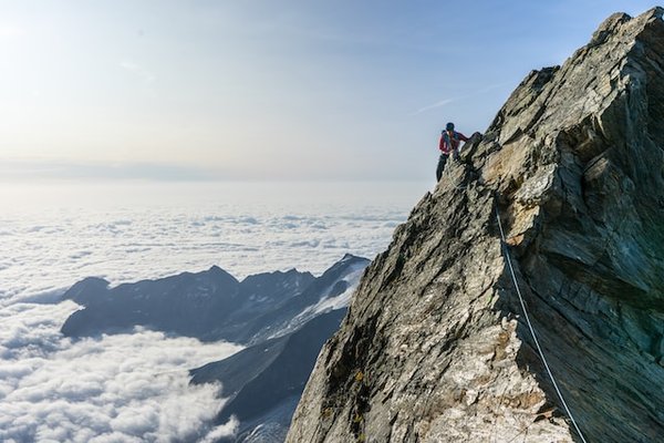 Comment participer à une retraite spirituelle dans les montagnes de l'Himalaya, Népal : pratiques et lieux ?